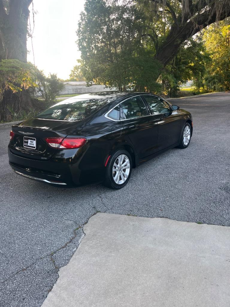 2015 Chrysler 200 - $4,250
