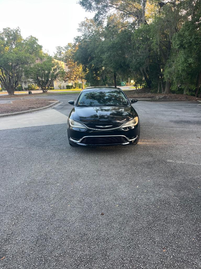 2015 Chrysler 200 - $4,250