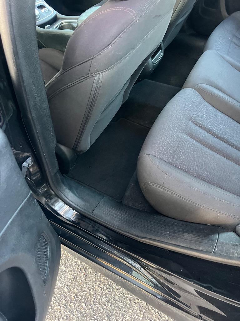2015 Chrysler 200 - $4,250