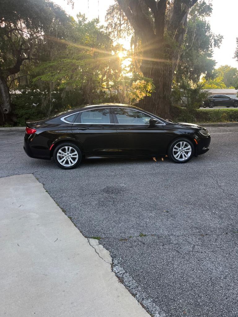 2015 Chrysler 200 - $4,250