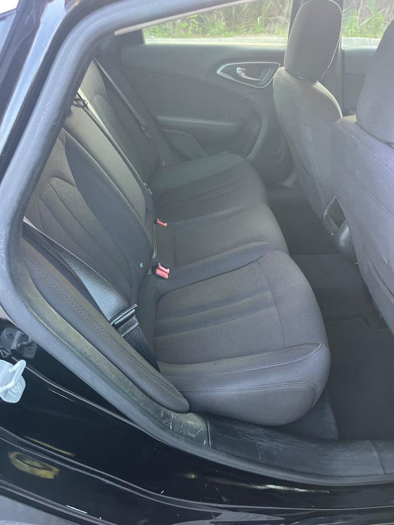 2015 Chrysler 200 - $4,250