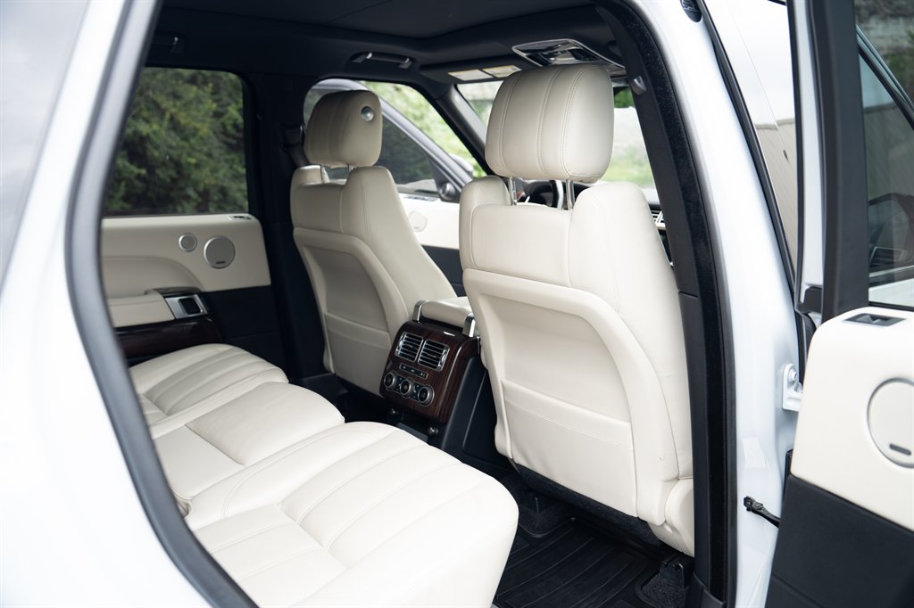 2017 Land Rover Range Rover - $18,900