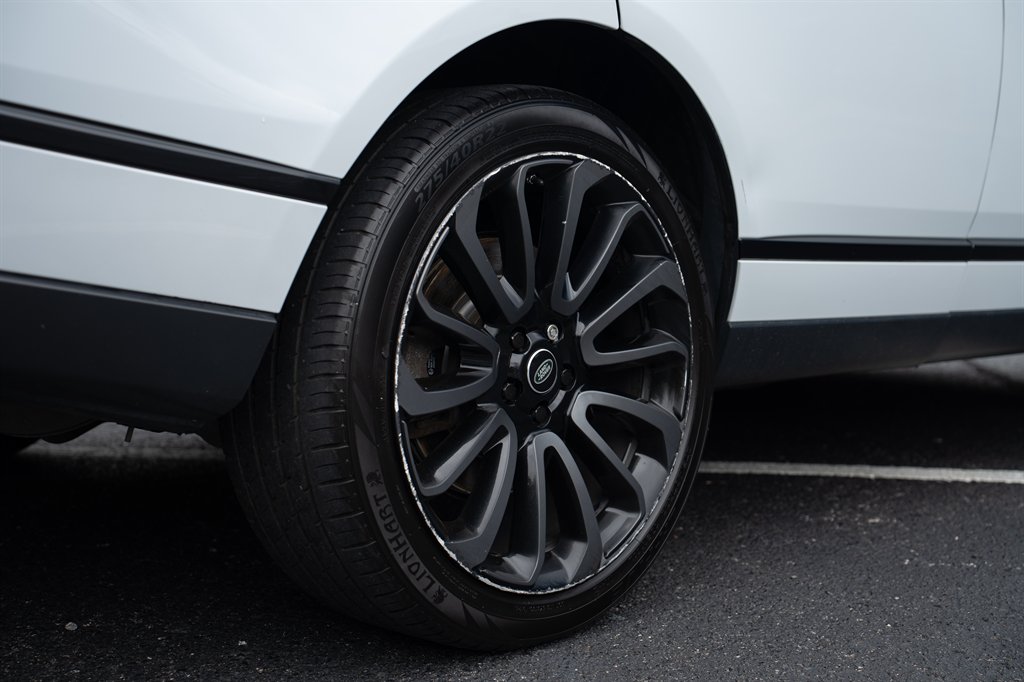2017 Land Rover Range Rover - $18,900