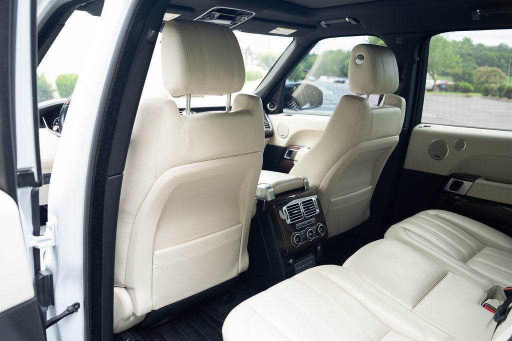 2017 Land Rover Range Rover - $18,900