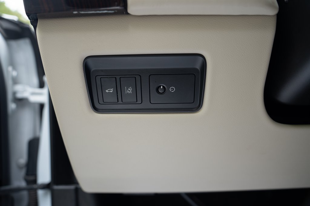 2017 Land Rover Range Rover - $18,900