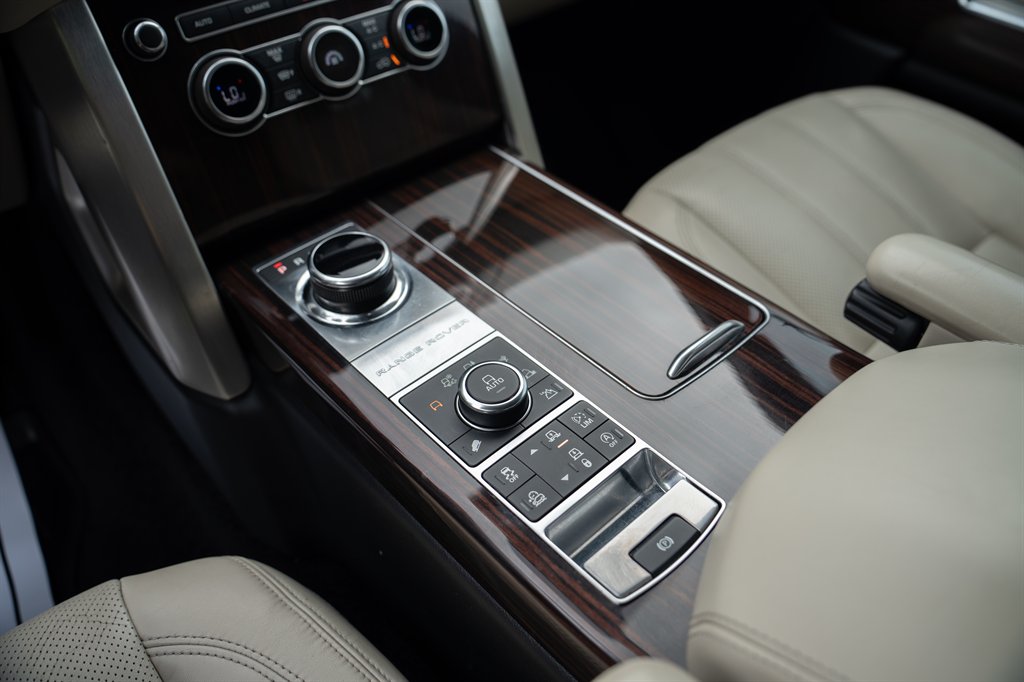 2017 Land Rover Range Rover - $18,900