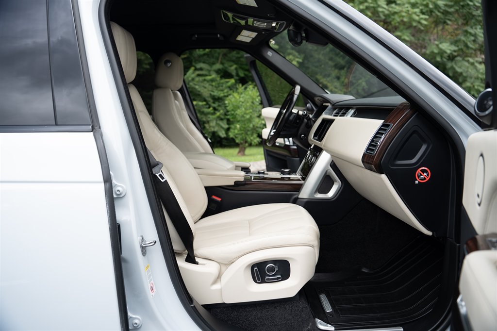 2017 Land Rover Range Rover - $18,900