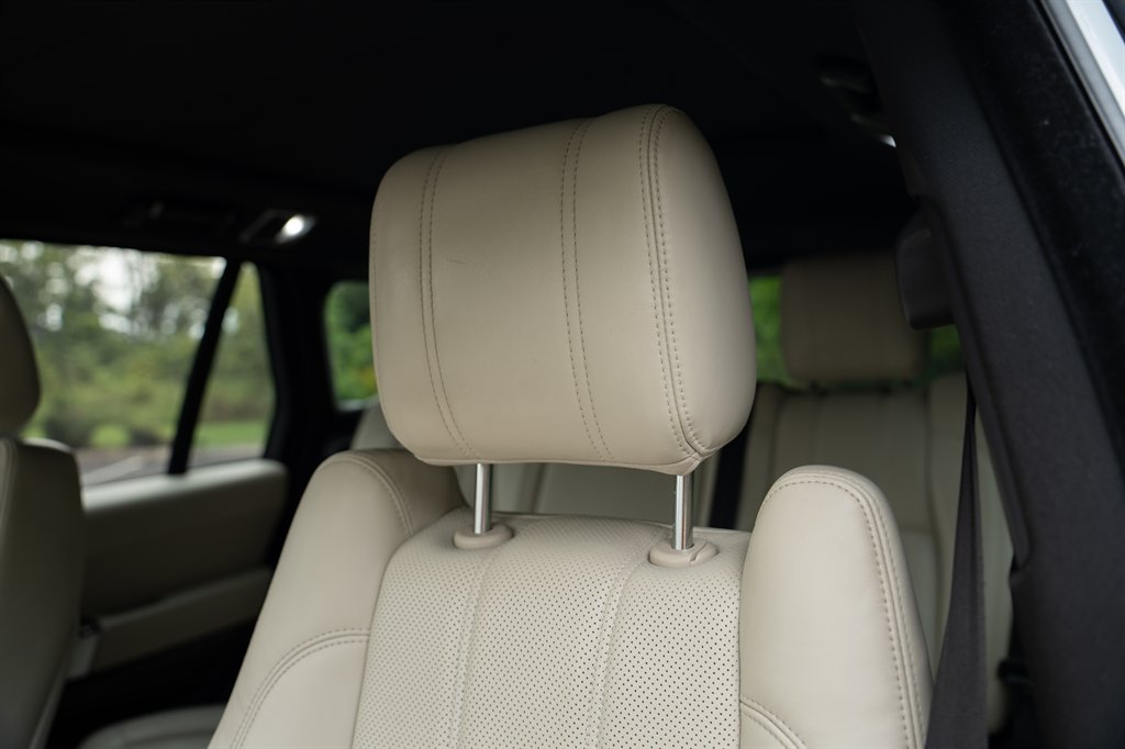 2017 Land Rover Range Rover - $18,900