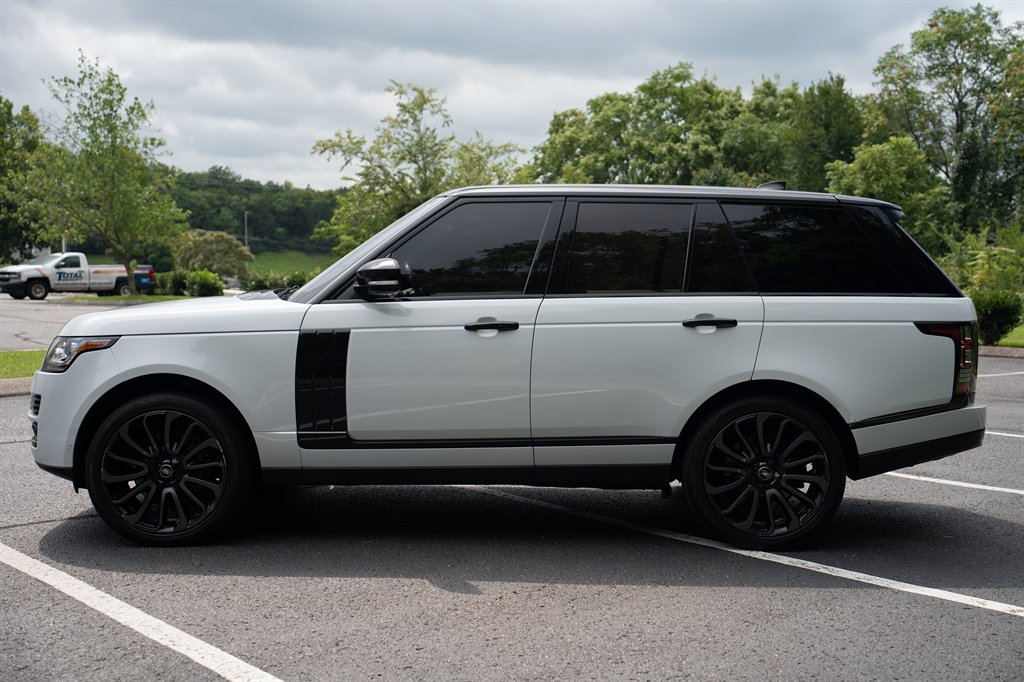 2017 Land Rover Range Rover - $18,900