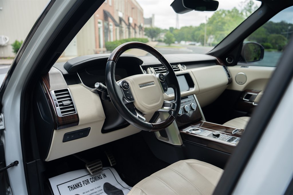 2017 Land Rover Range Rover - $18,900