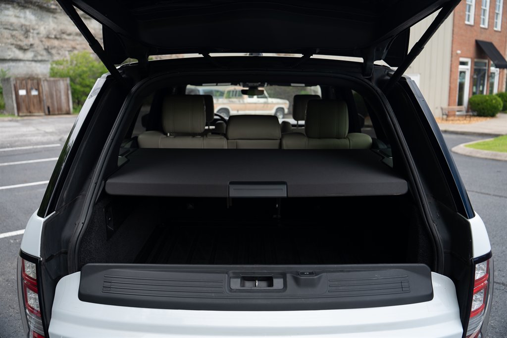 2017 Land Rover Range Rover - $18,900