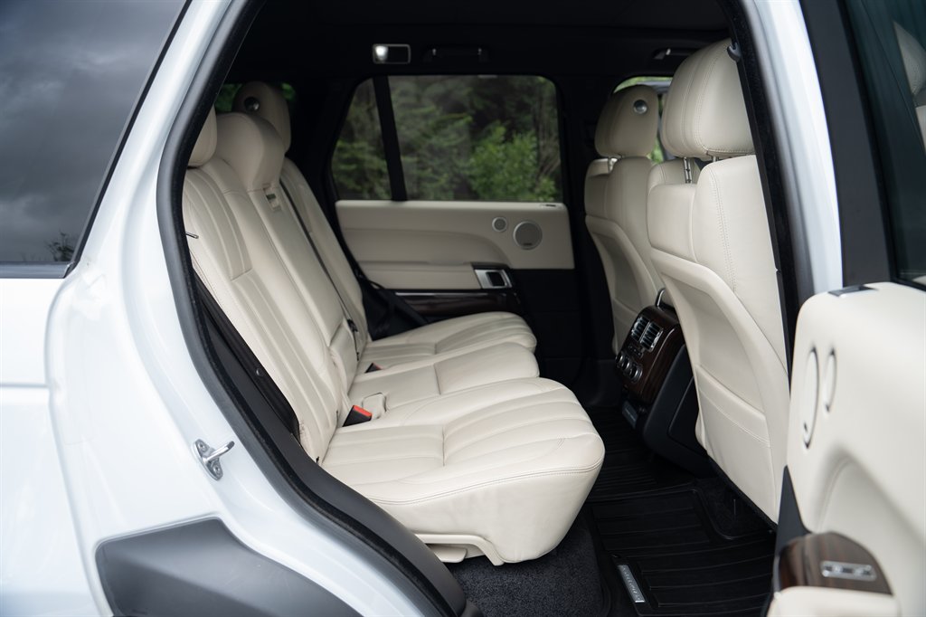 2017 Land Rover Range Rover - $18,900