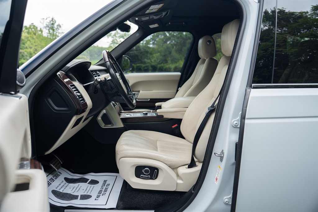 2017 Land Rover Range Rover - $18,900