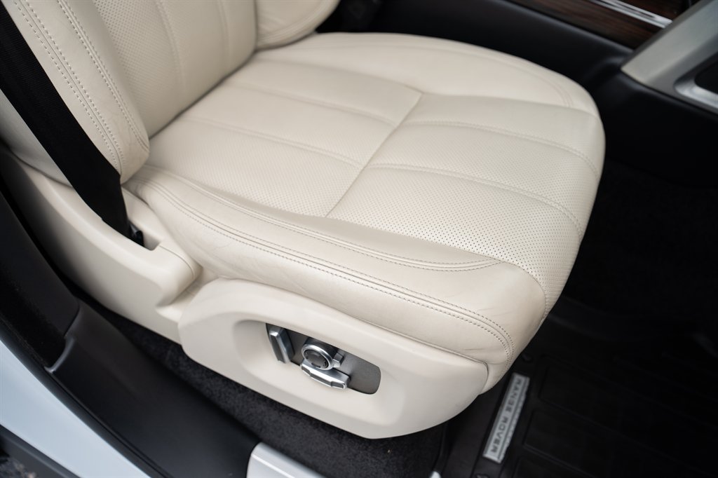 2017 Land Rover Range Rover - $18,900