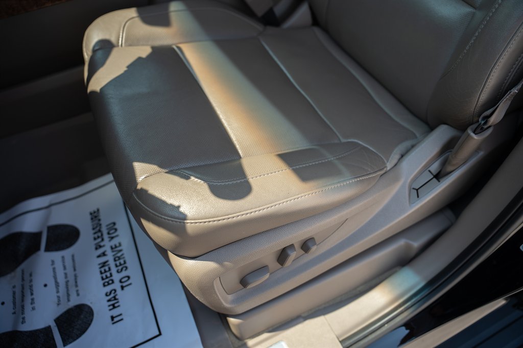 2015 Chevrolet Suburban - $25,900