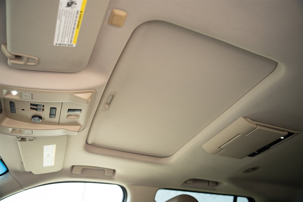 2015 Chevrolet Suburban - $25,900