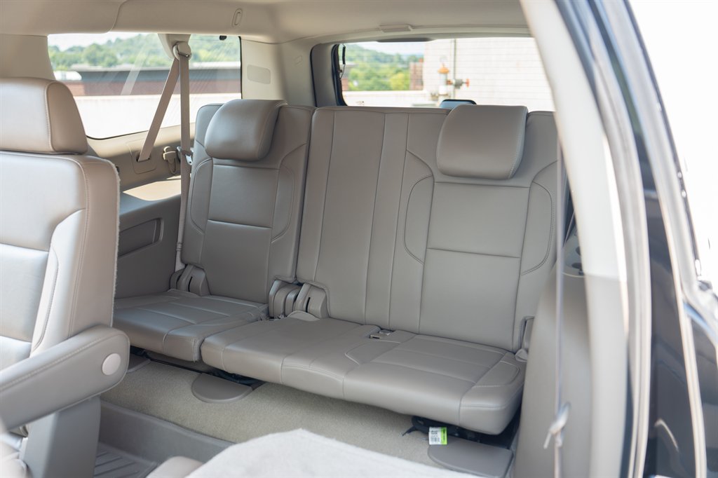 2015 Chevrolet Suburban - $25,900
