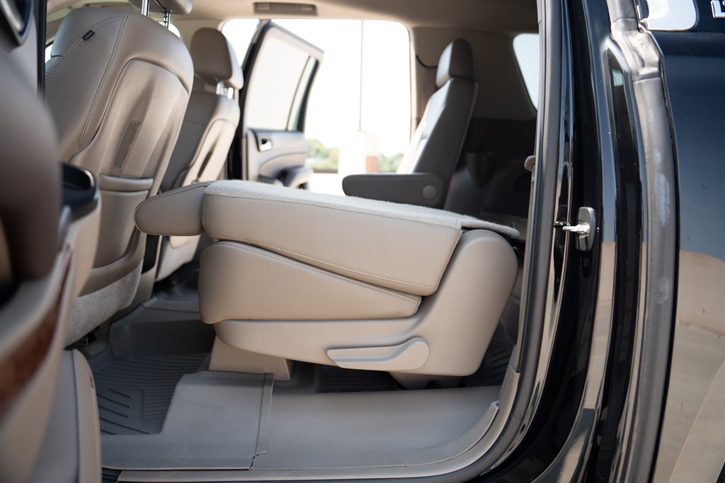 2015 Chevrolet Suburban - $25,900