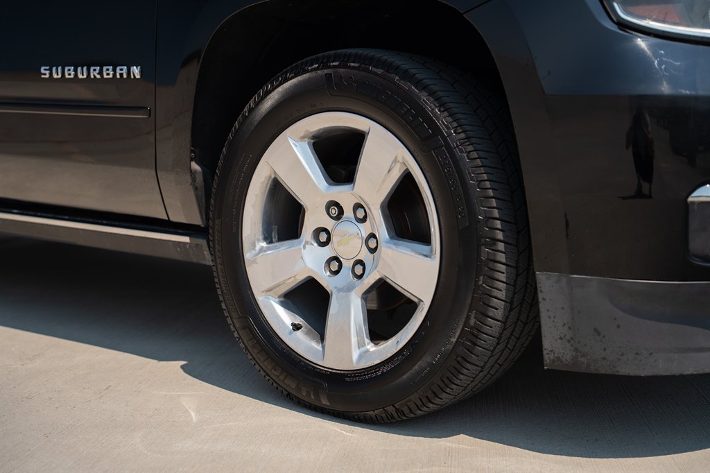 2015 Chevrolet Suburban - $25,900