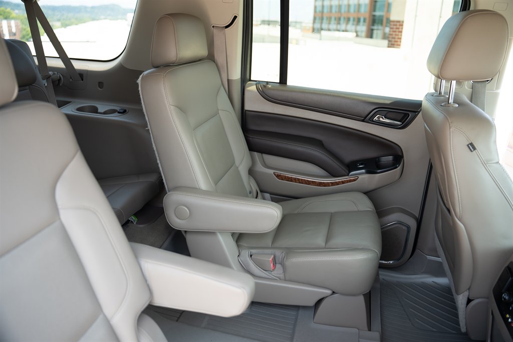 2015 Chevrolet Suburban - $25,900
