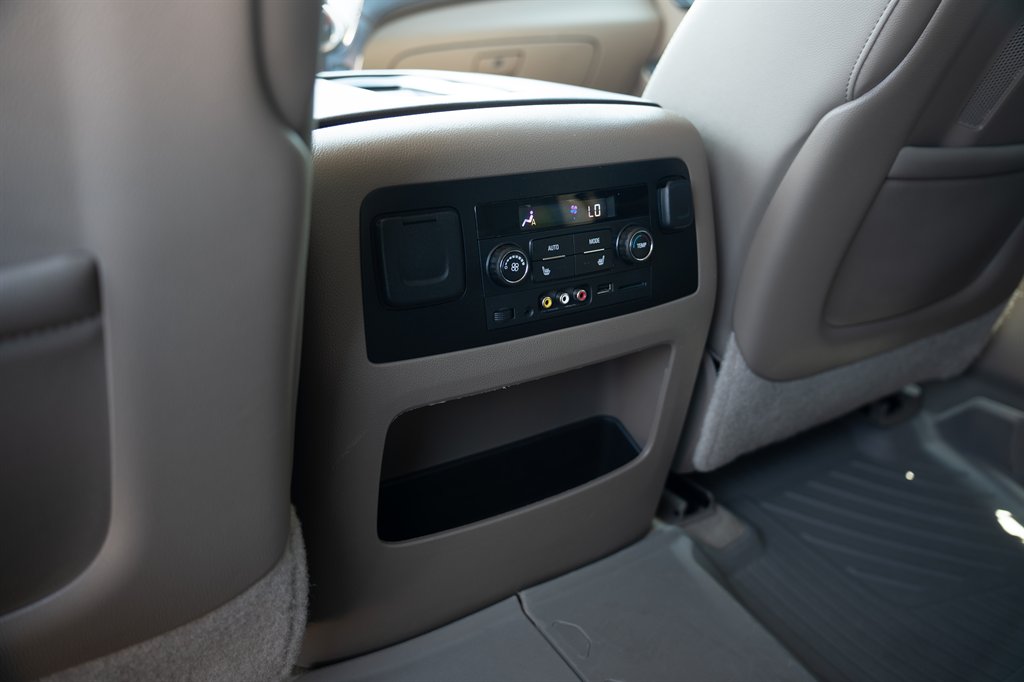 2015 Chevrolet Suburban - $25,900