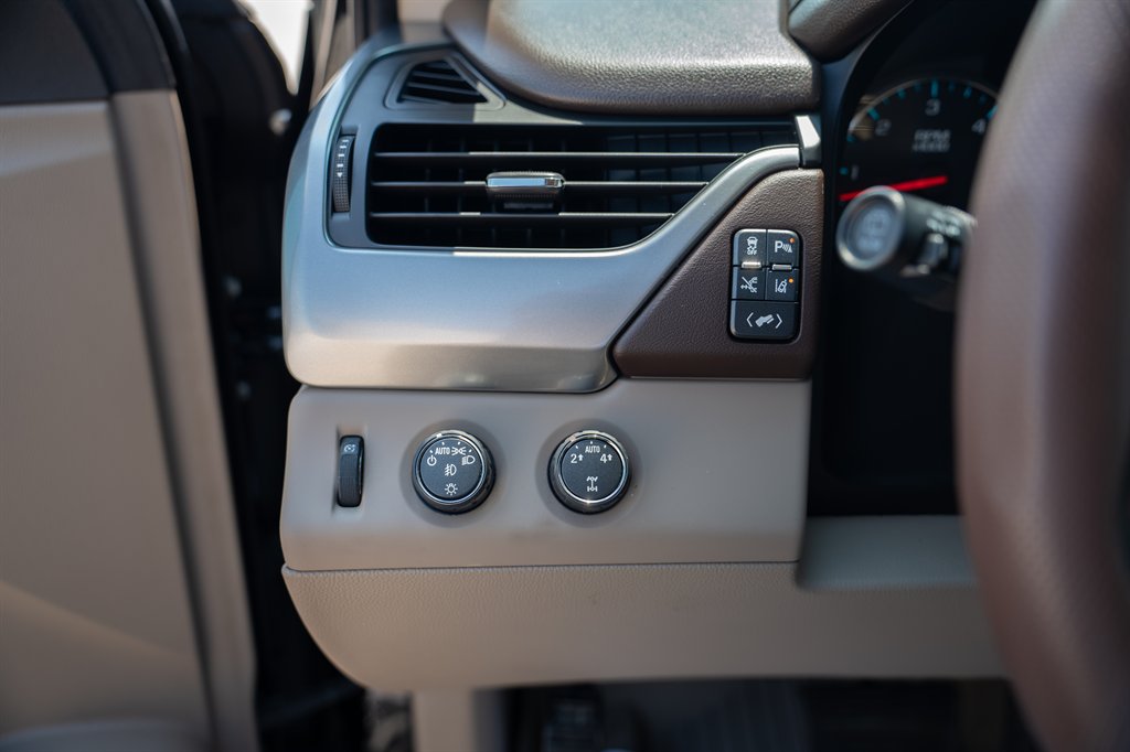 2015 Chevrolet Suburban - $25,900