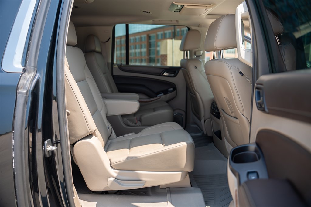 2015 Chevrolet Suburban - $25,900