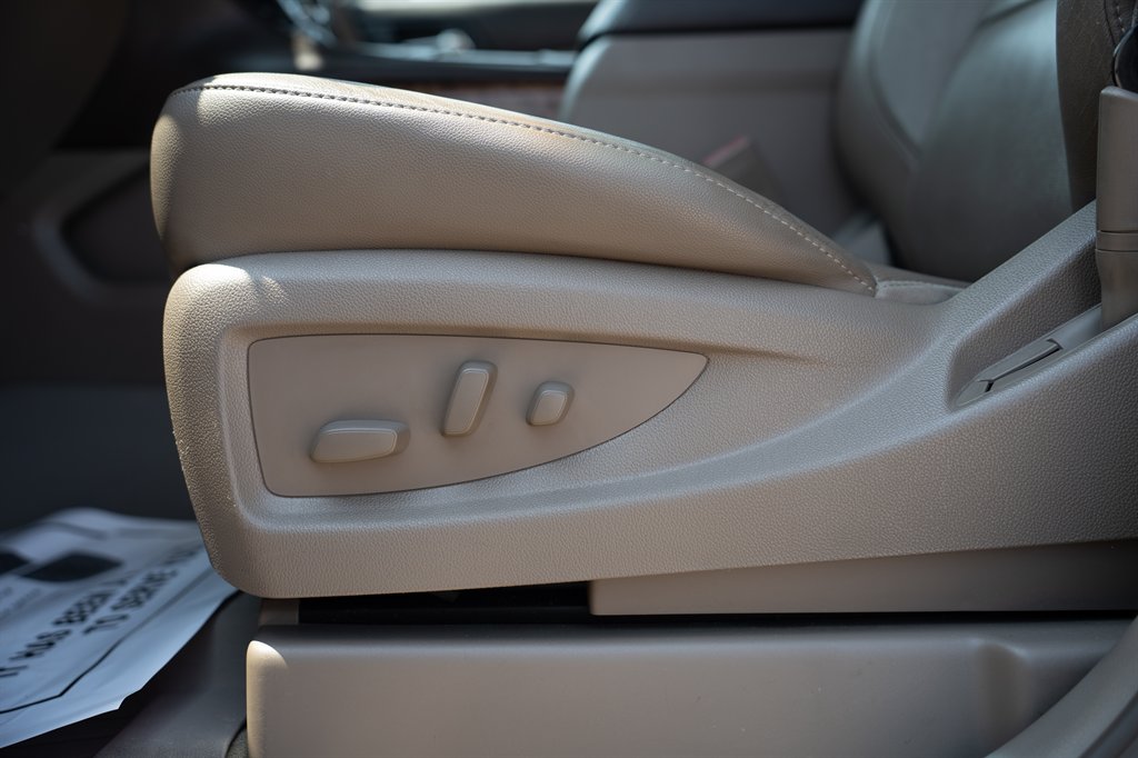 2015 Chevrolet Suburban - $25,900