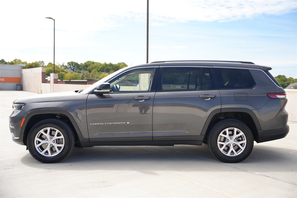 2021 Jeep Cherokee - $24,900