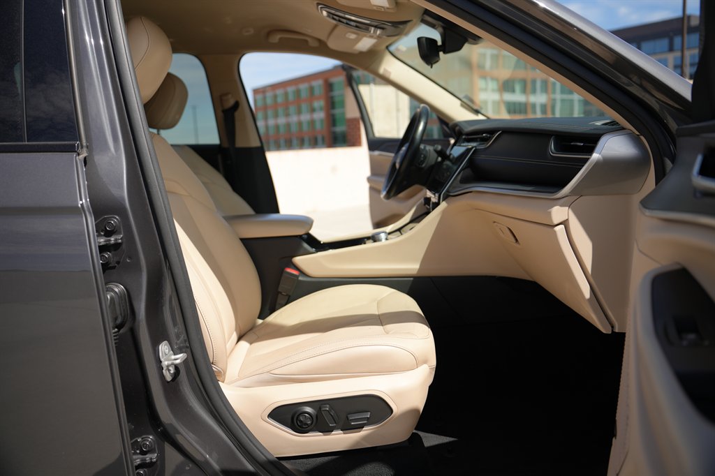 2021 Jeep Cherokee - $24,900