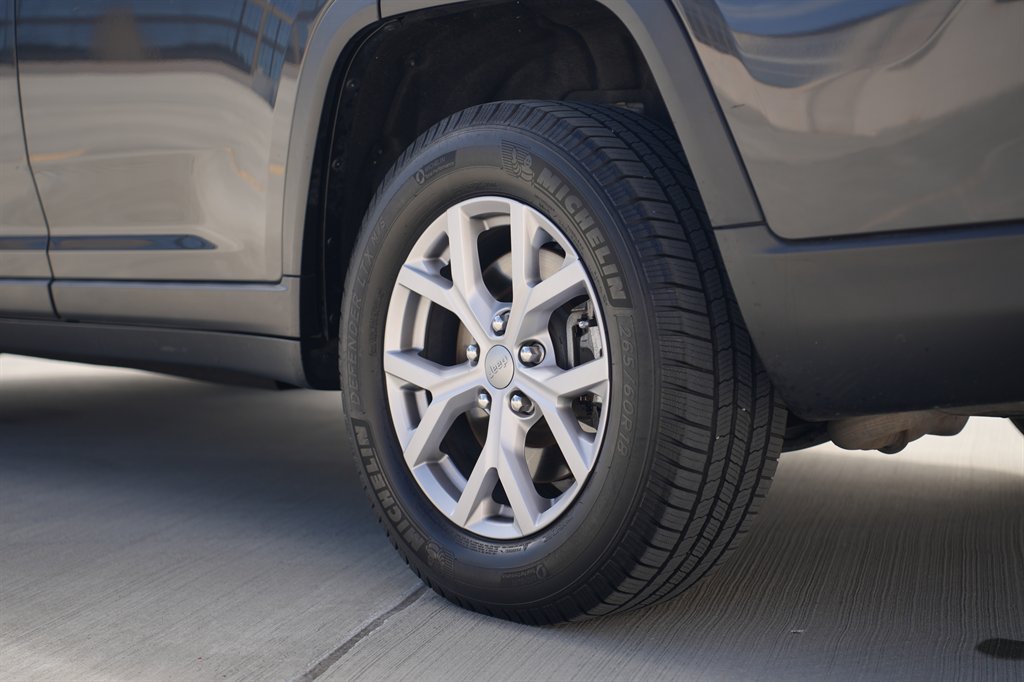 2021 Jeep Cherokee - $24,900