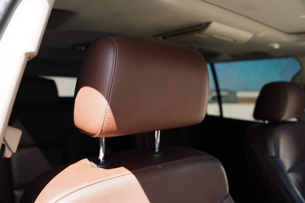 2016 Chevrolet Suburban - $18,900
