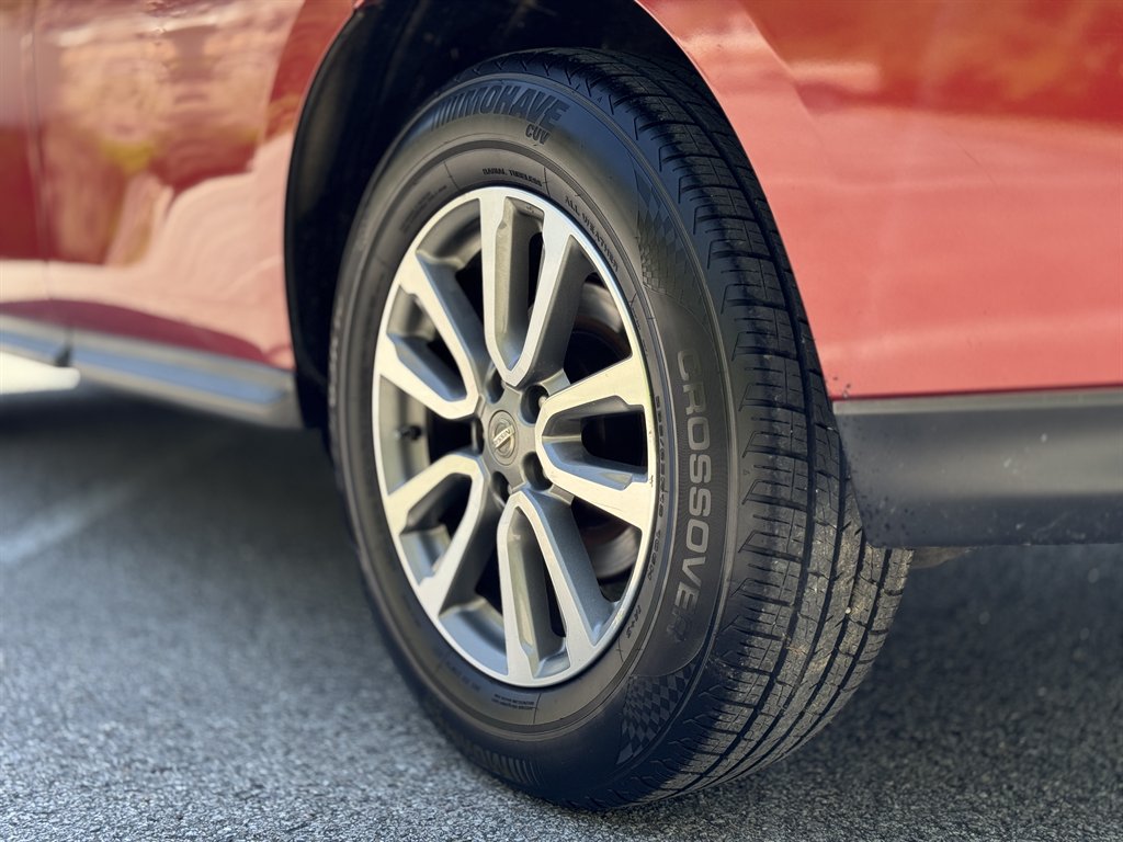 2014 Nissan Pathfinder S photo