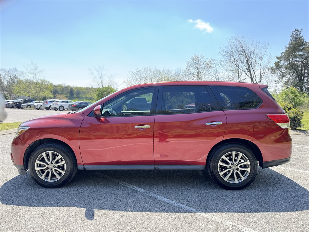 2014 Nissan Pathfinder S photo