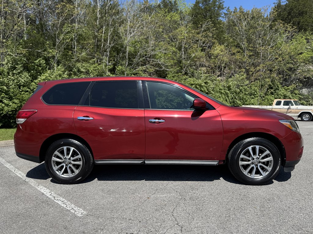 2014 Nissan Pathfinder S photo