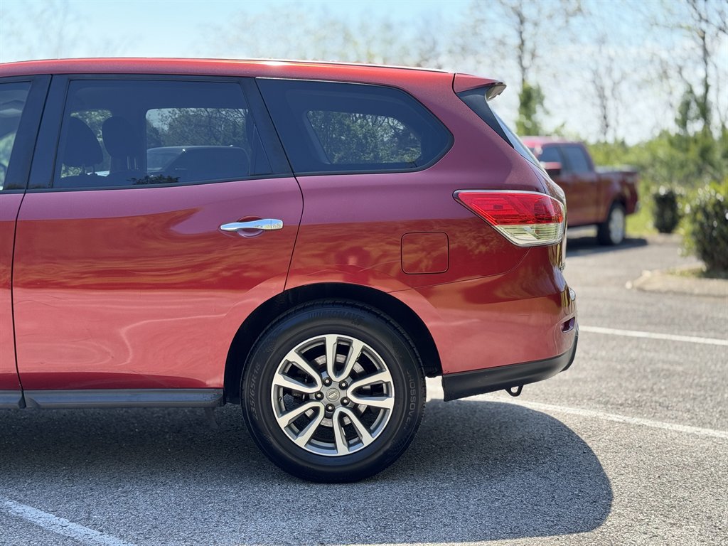 2014 Nissan Pathfinder S photo
