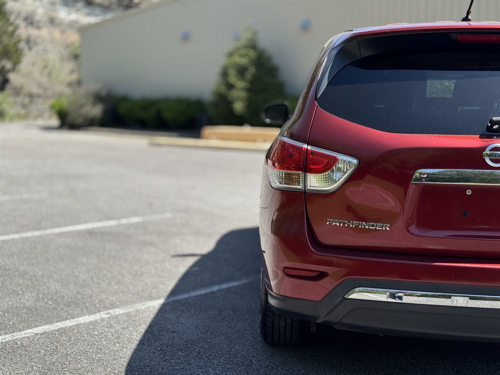 2014 Nissan Pathfinder S photo