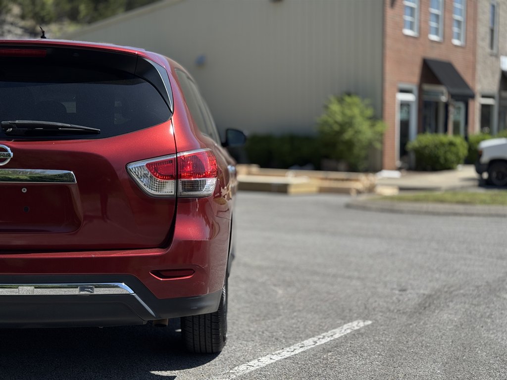 2014 Nissan Pathfinder S photo