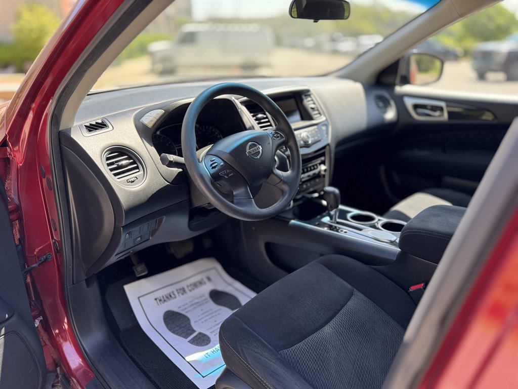 2014 Nissan Pathfinder S photo