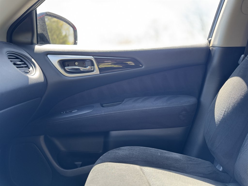 2014 Nissan Pathfinder S photo