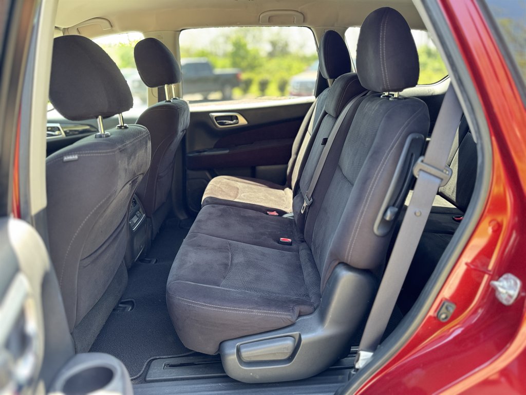 2014 Nissan Pathfinder S photo