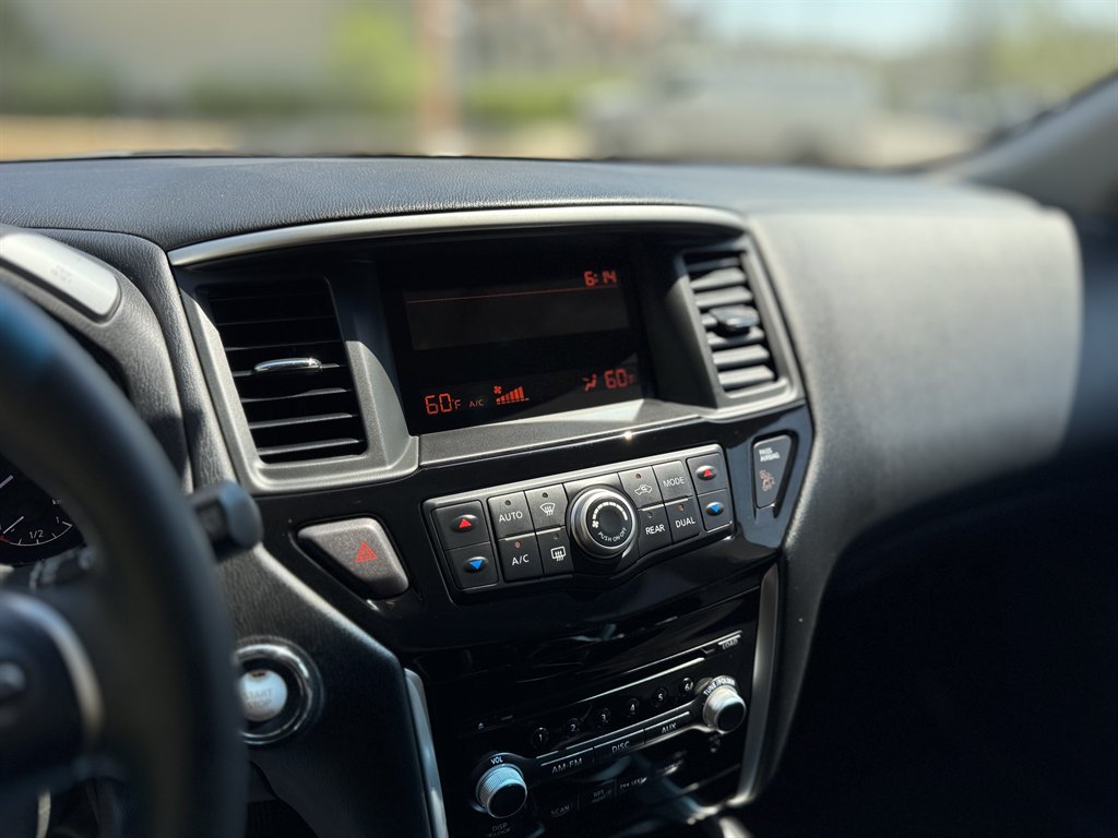 2014 Nissan Pathfinder S photo