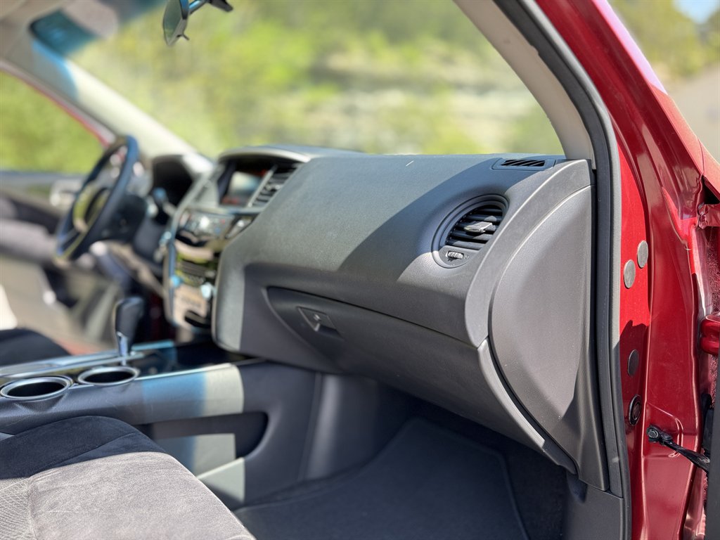2014 Nissan Pathfinder S photo