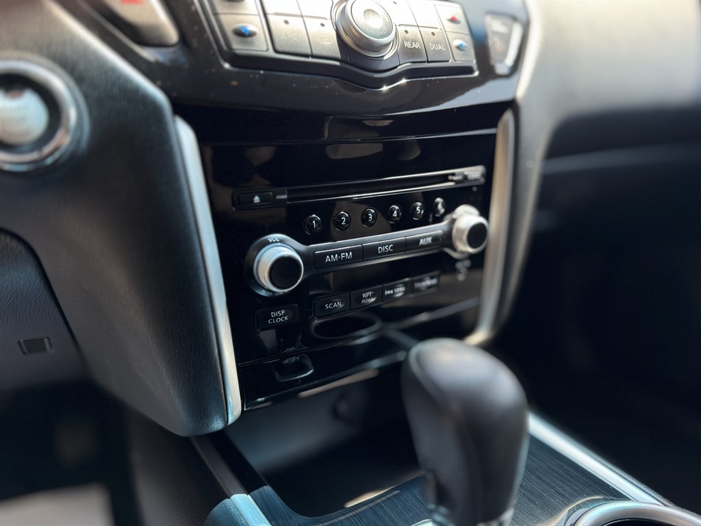 2014 Nissan Pathfinder S photo