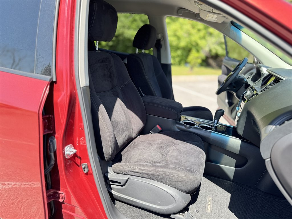 2014 Nissan Pathfinder S photo