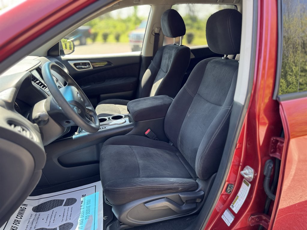 2014 Nissan Pathfinder S photo