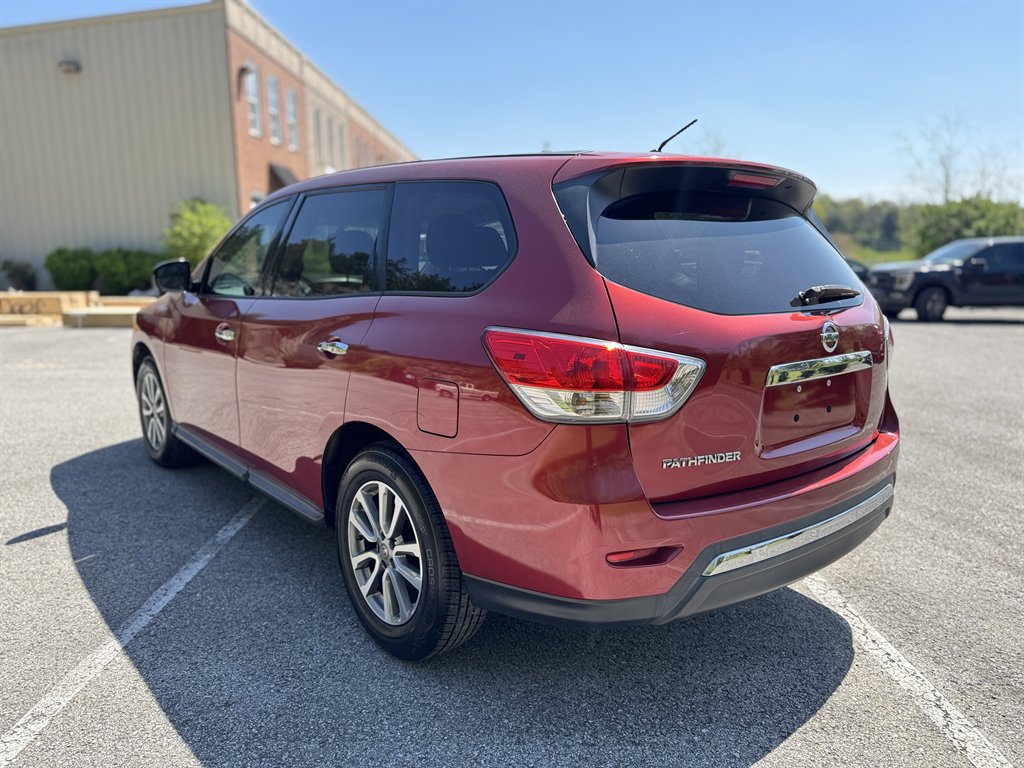 2014 Nissan Pathfinder S photo