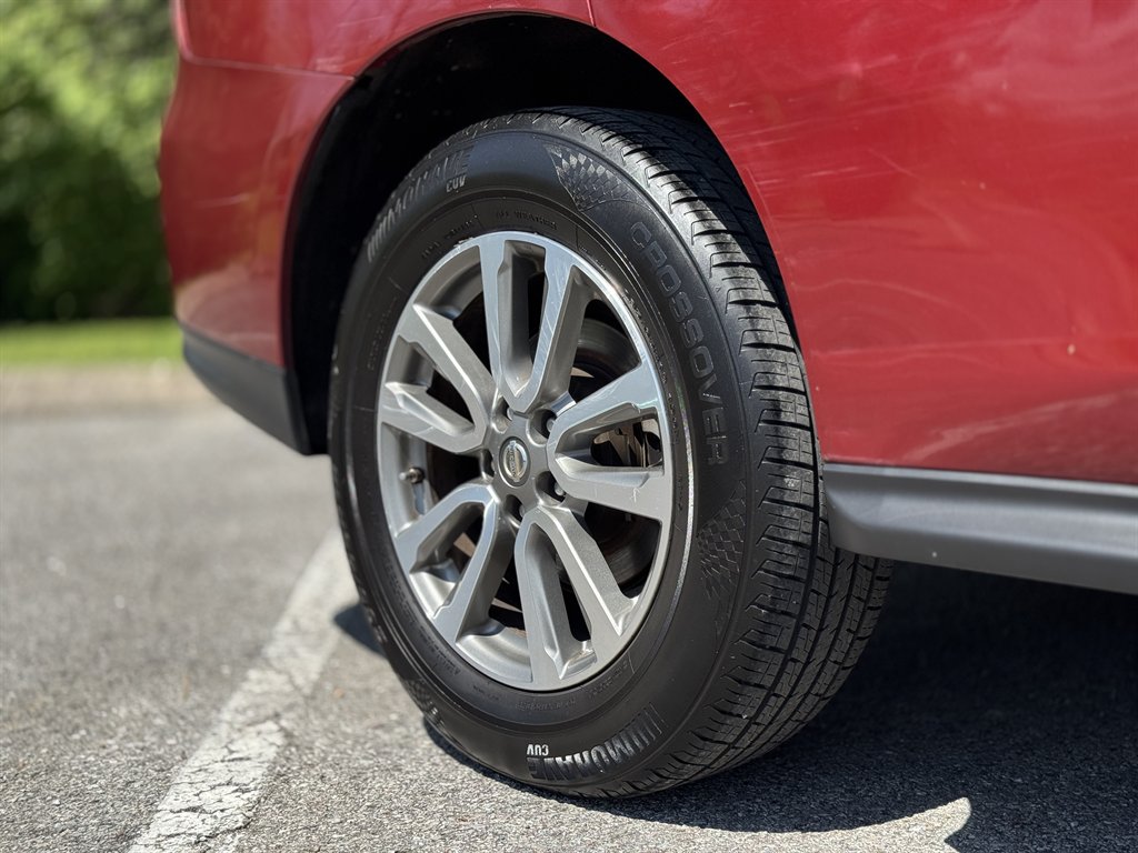 2014 Nissan Pathfinder S photo