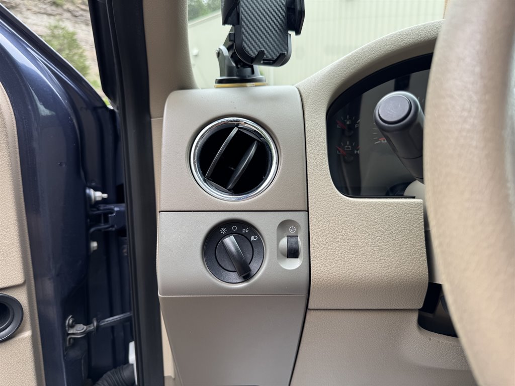 2005 Ford F-150 XLT photo