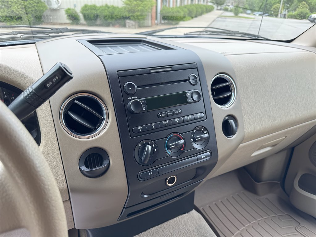 2005 Ford F-150 XLT photo